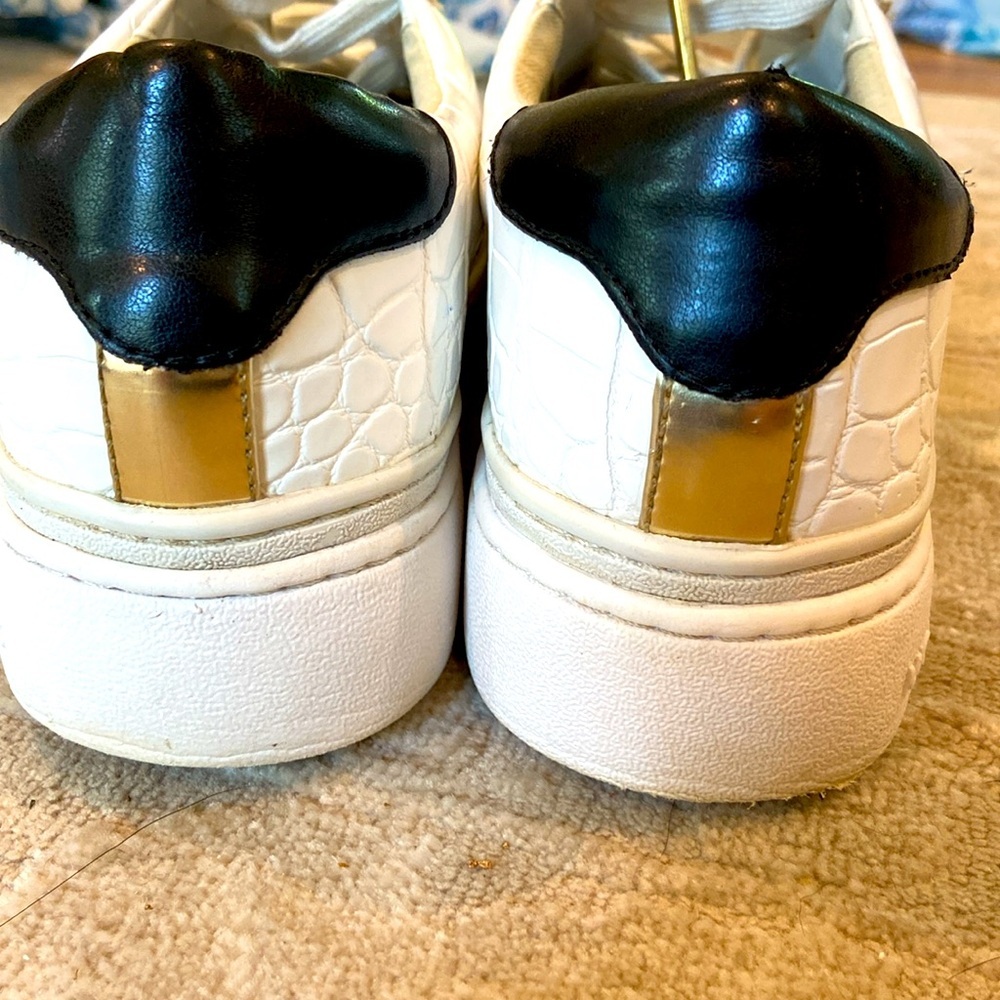 Women's Michael Michael Kors Chapman Lace-Up sneaker size 6!! - Picture 3 of 6